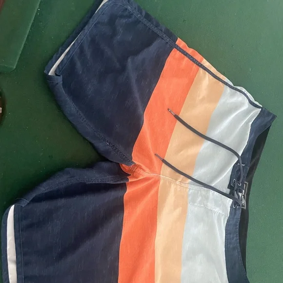 O’NEILL Men’s waist 34 inch,8”Inseam very good condition Board shorts. - Picture 1 of 4